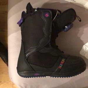 Women’s snowboard boots